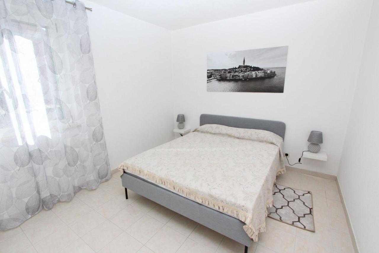 Apartment Stellina Rovigno Esterno foto