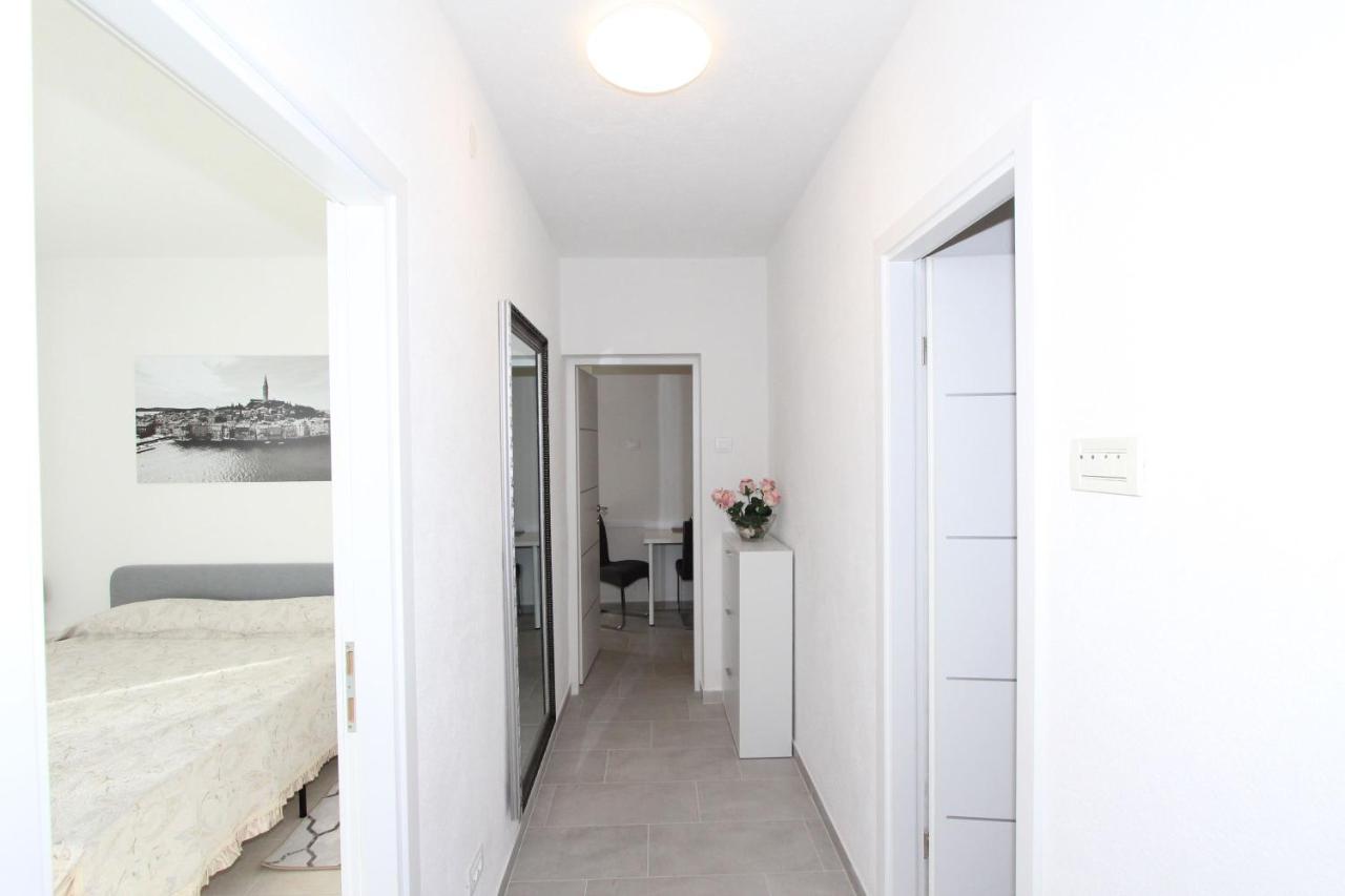 Apartment Stellina Rovigno Esterno foto
