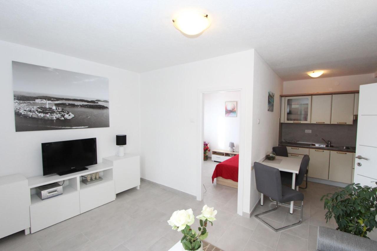 Apartment Stellina Rovigno Esterno foto